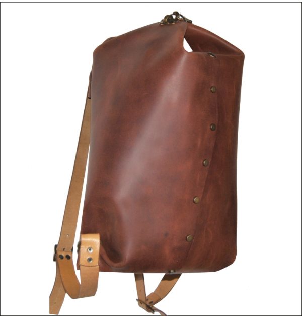 Δερματινο Backpack ONE PIECE απο δερμα Cow Hide Vintage και μεταλλικες λεπτομερειες (πλευρικη) τιμη 128 Eu