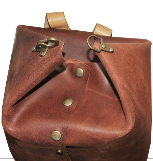 Δερματινο Backpack ONE PIECE απο δερμα Cow Hide Vintage και μεταλλικες λεπτομερειες τιμη 128 Eu